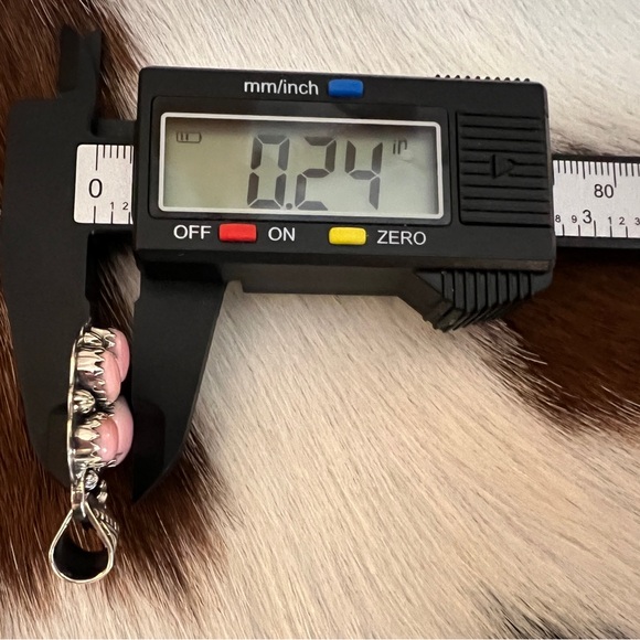 ❤️ Queen Pink Conch Paw Print & Heart Sterling Silver Navajo Statement Pendant - Picture 13 of 13